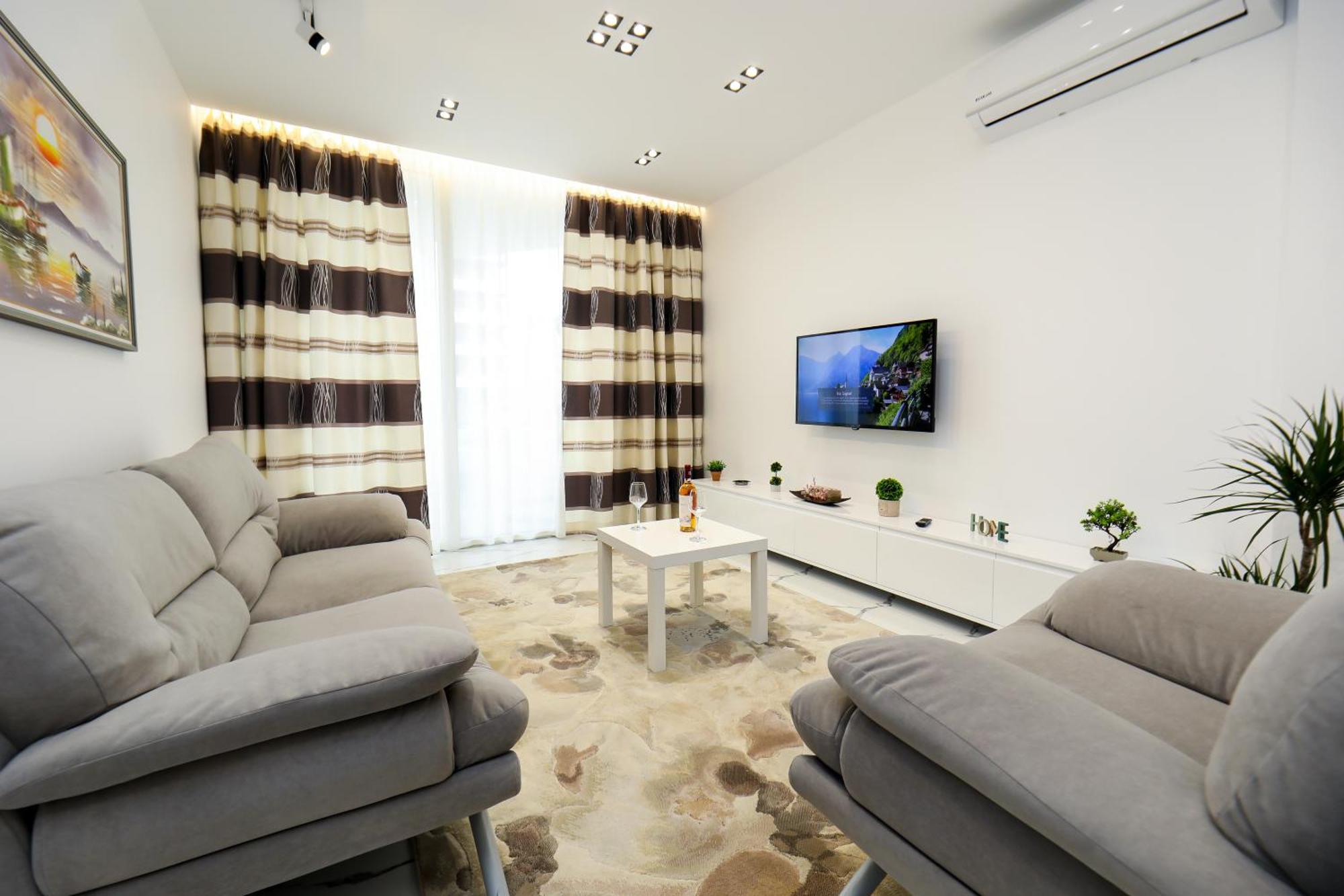 Apartment Tesi *