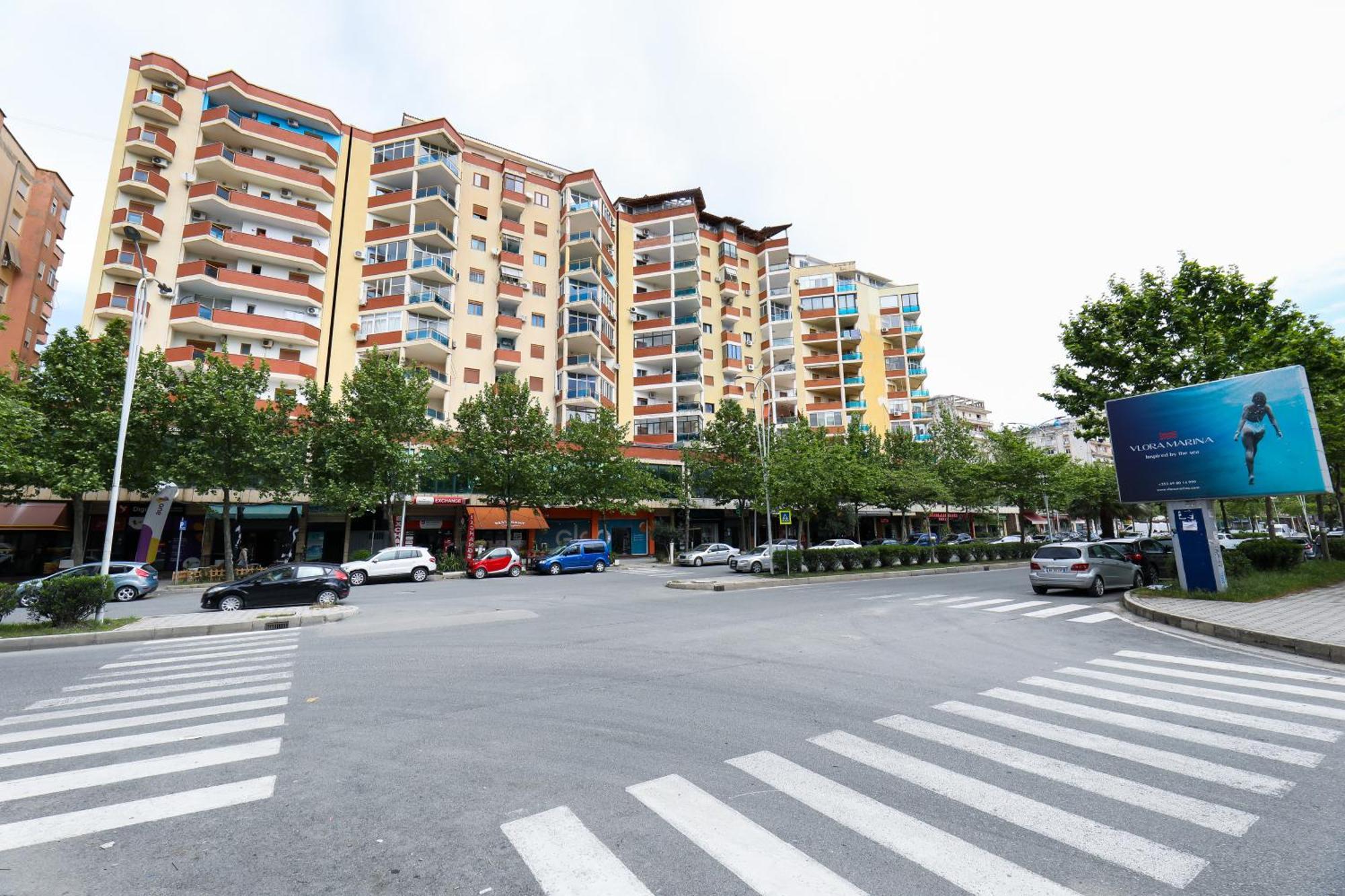 Apartment Tesi *